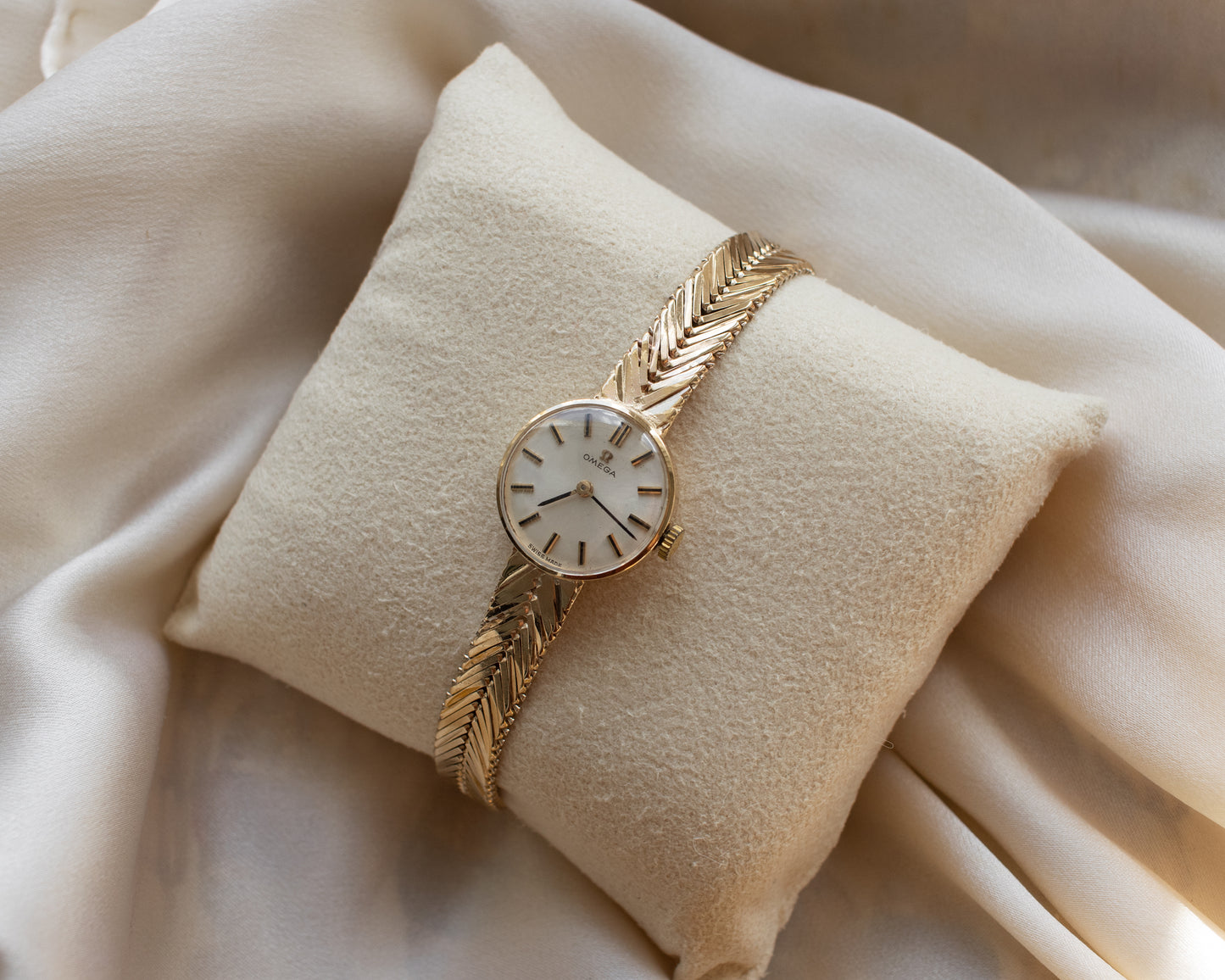 Omega Herringbone Wrist Watch in 9ct gold - 1964
