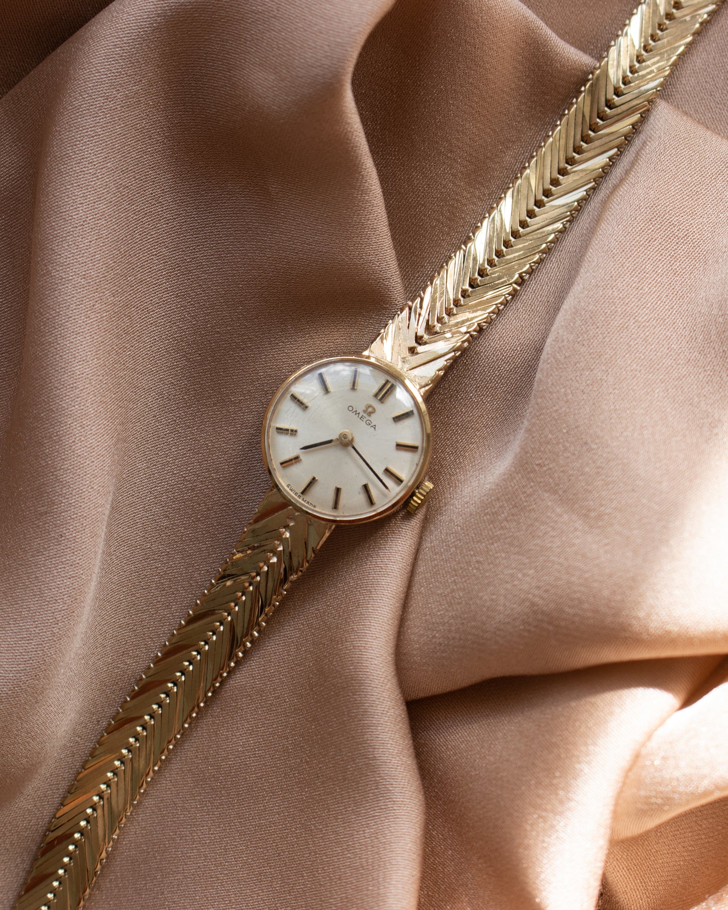 Omega Herringbone Wrist Watch in 9ct gold - 1964