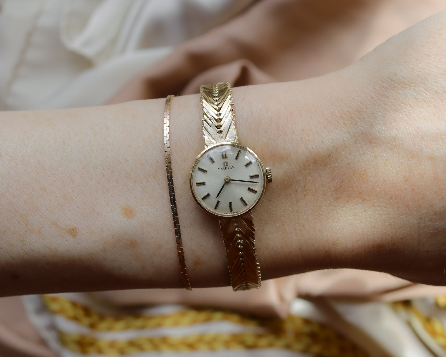 Omega Herringbone Wrist Watch in 9ct gold - 1964