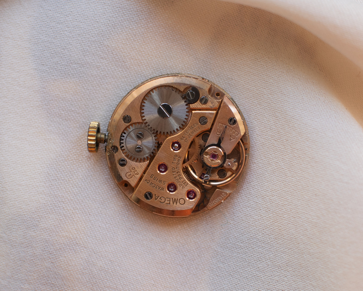 Omega Herringbone Wrist Watch in 9ct gold - 1964