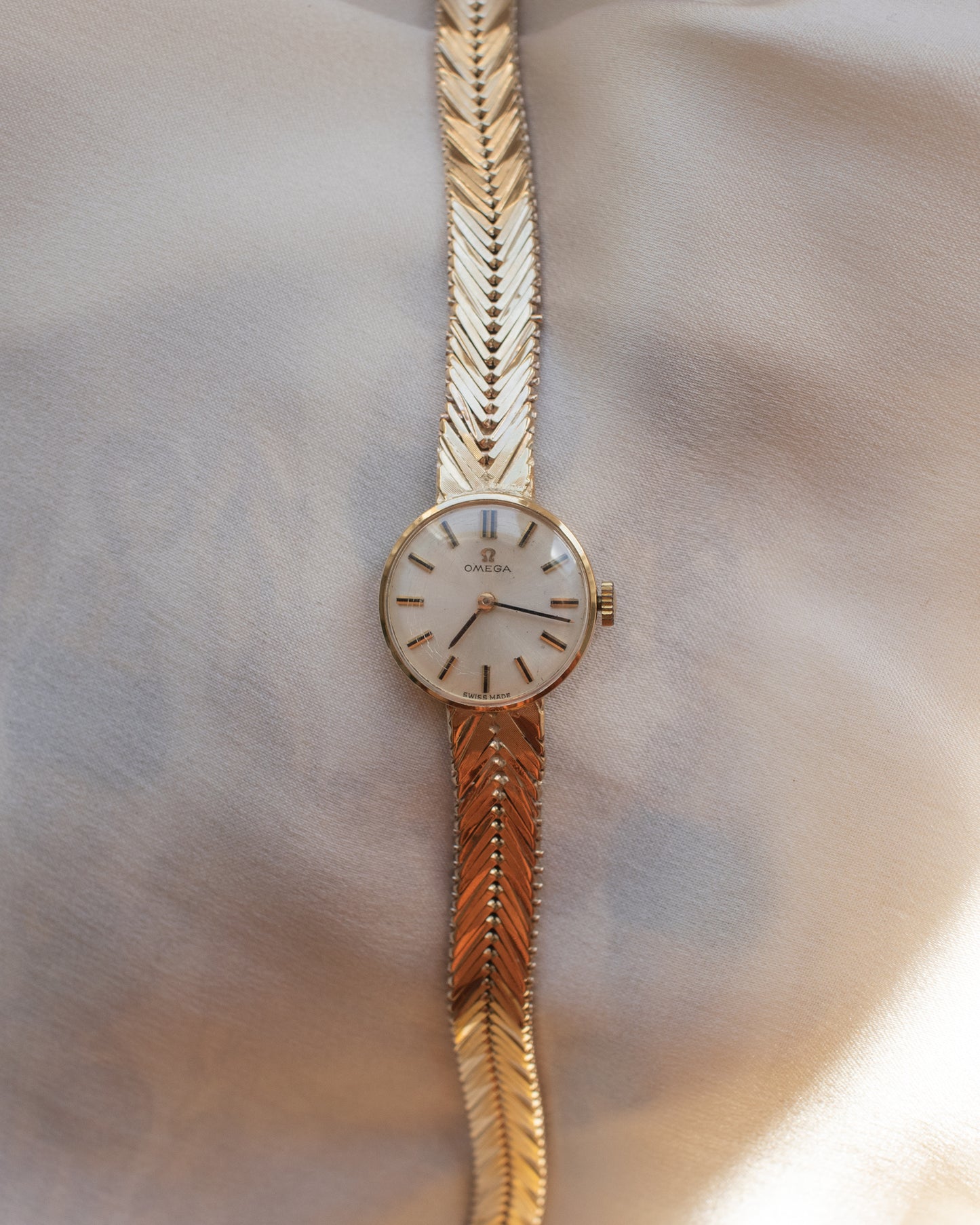 Omega Herringbone Wrist Watch in 9ct gold - 1964