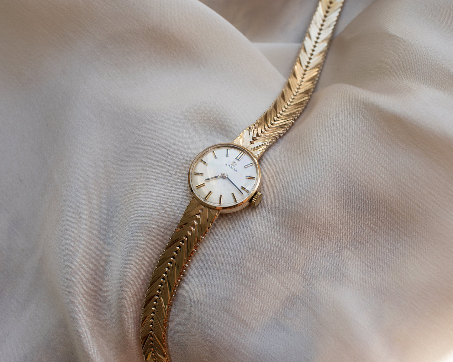 Omega Herringbone Wrist Watch in 9ct gold - 1964
