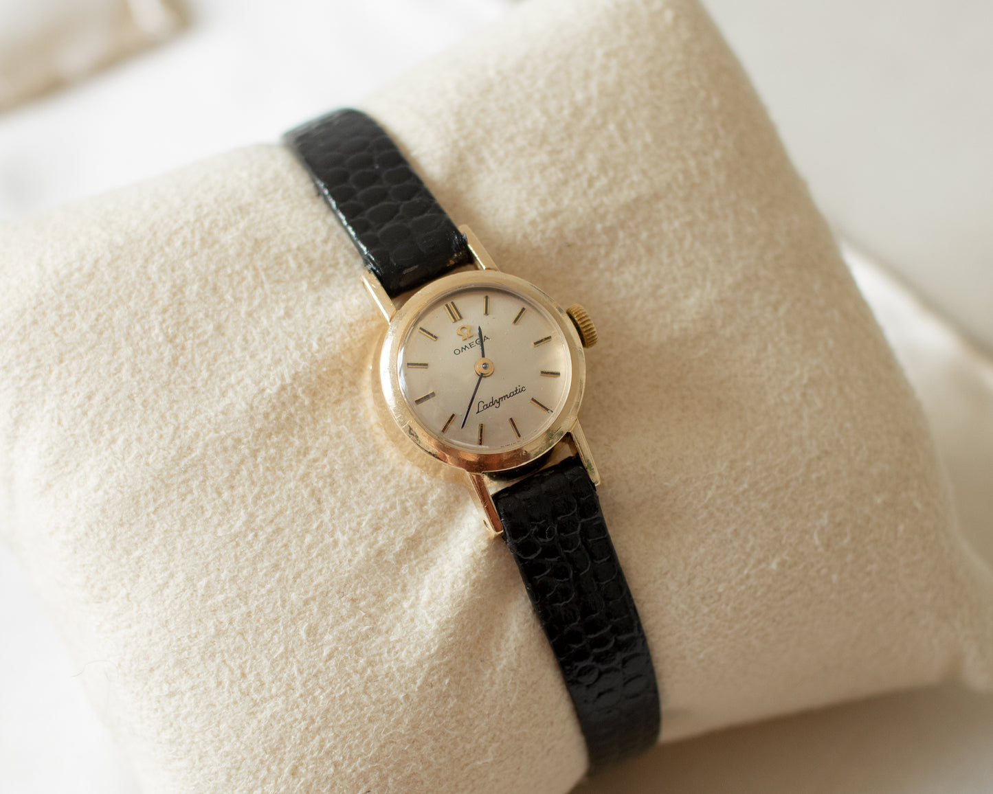 Vintage 1965 Omega Ladymatic 9ct Gold Automatic Ladies Watch