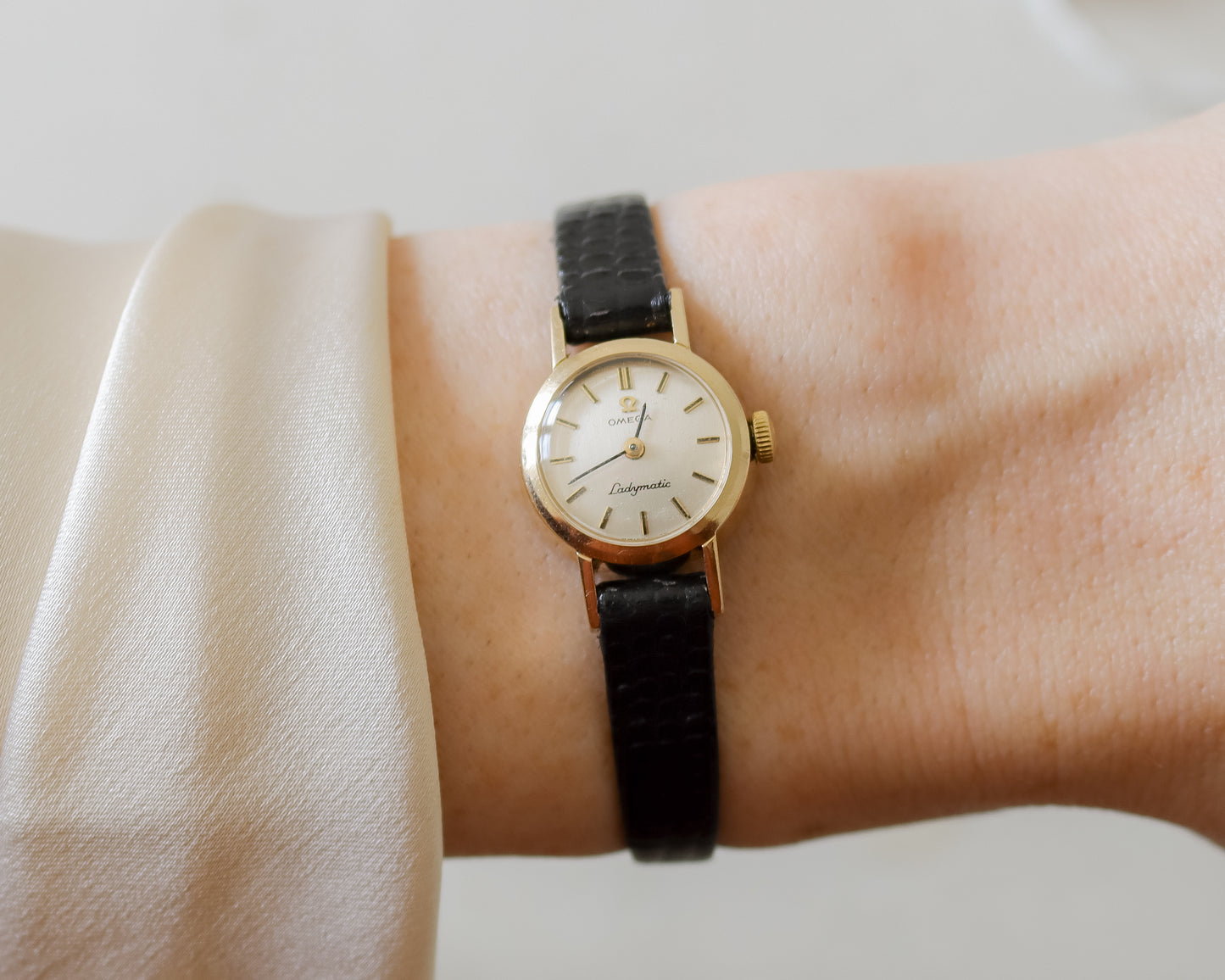 Vintage 1965 Omega Ladymatic 9ct Gold Automatic Ladies Watch