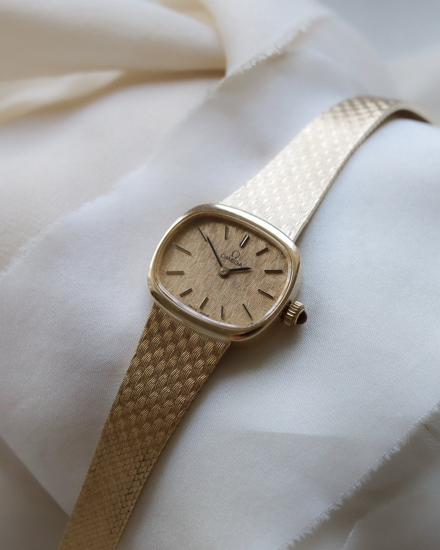 Stunning Omega 9ct gold textured watch - 1978