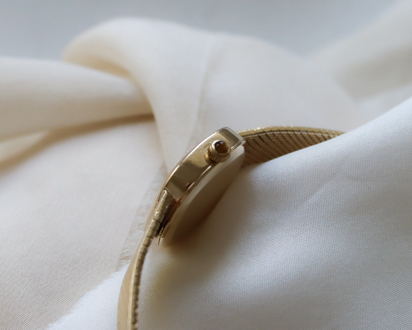 Stunning Omega 9ct gold textured watch - 1978