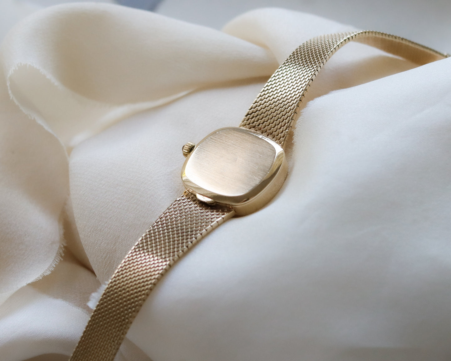 Stunning Omega 9ct gold textured watch - 1978
