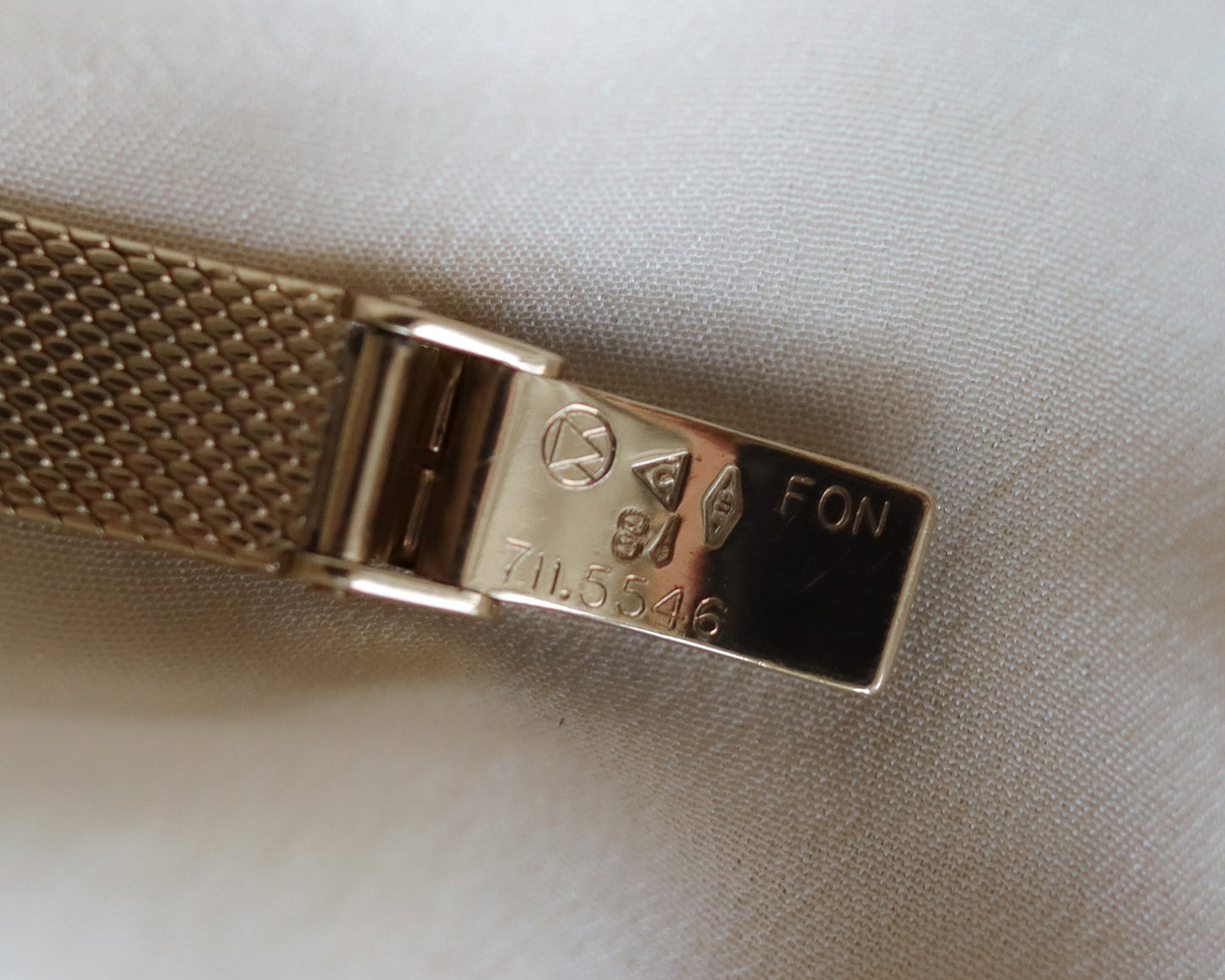 Stunning Omega 9ct gold textured watch - 1978