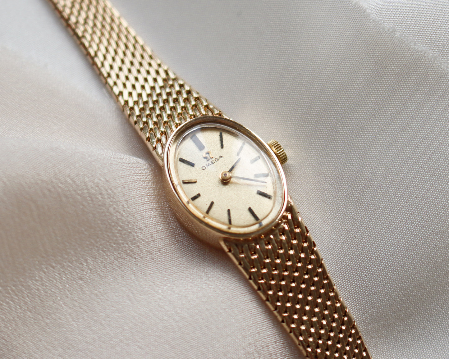 Vintage 9ct Gold Omega Ladies Watch – 1968
