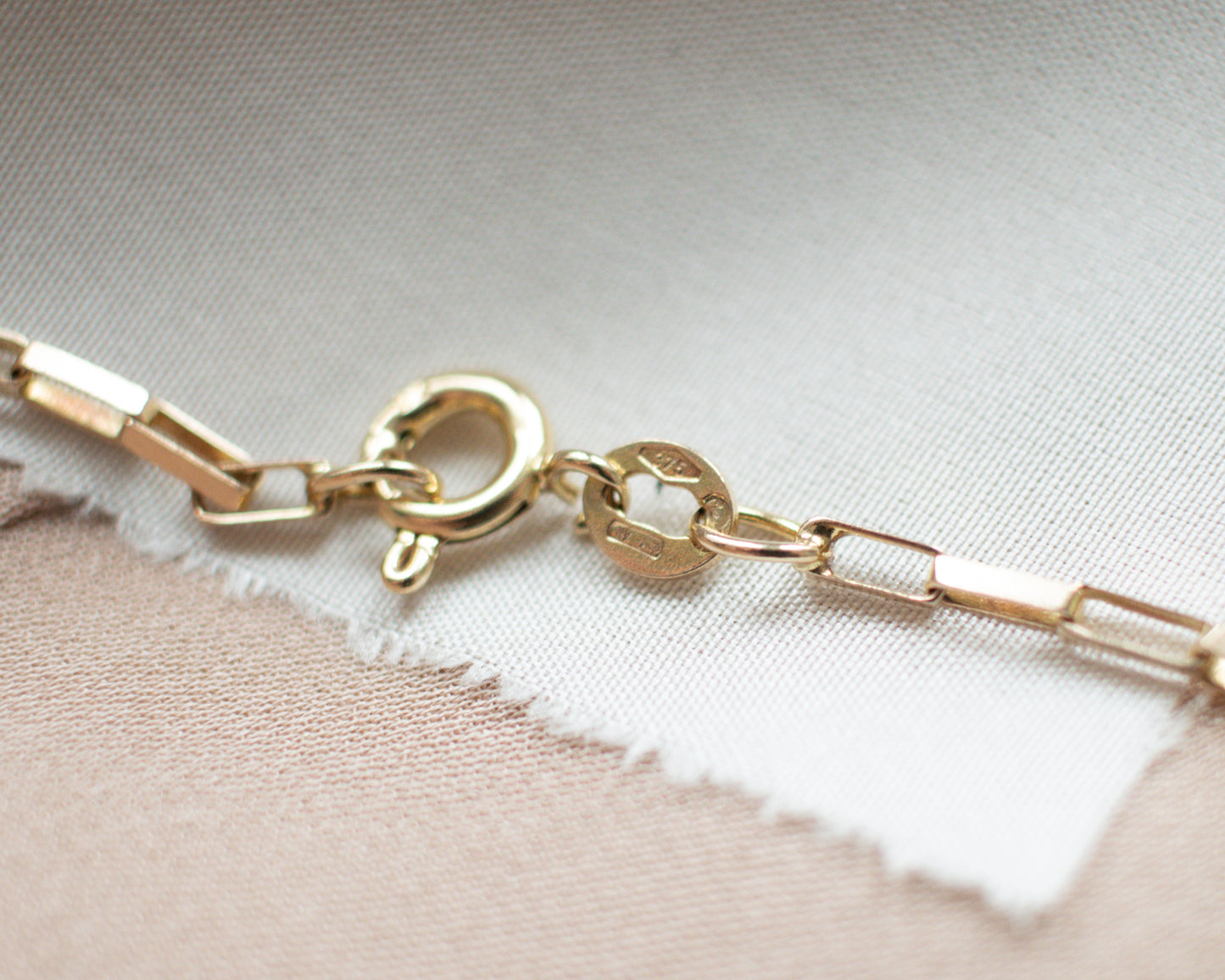 Vintage 9ct Gold paperclip Link Chain Necklace - 40.5cm