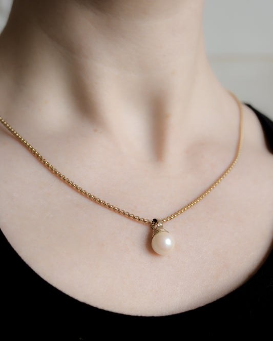 9ct gold pearl drop pendant