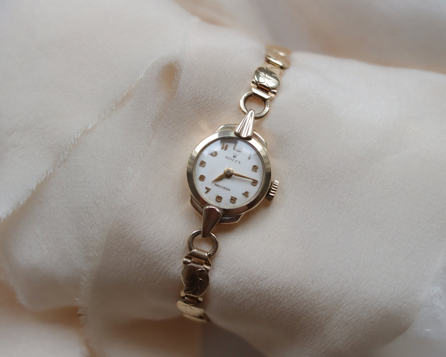 9ct Gold Rolex Precision Ladies leaf Bracelet Watch – 1942