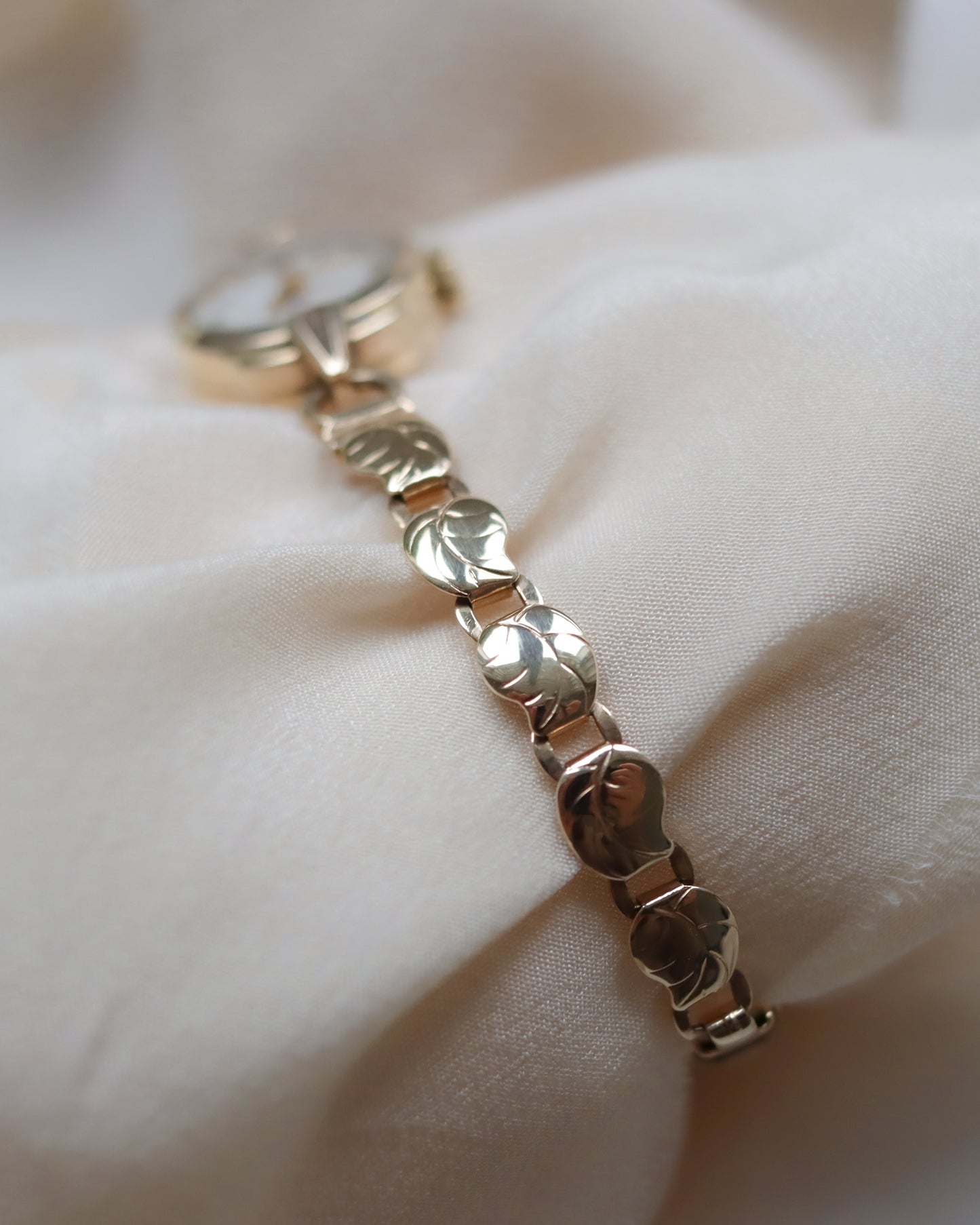 9ct Gold Rolex Precision Ladies leaf Bracelet Watch – 1942