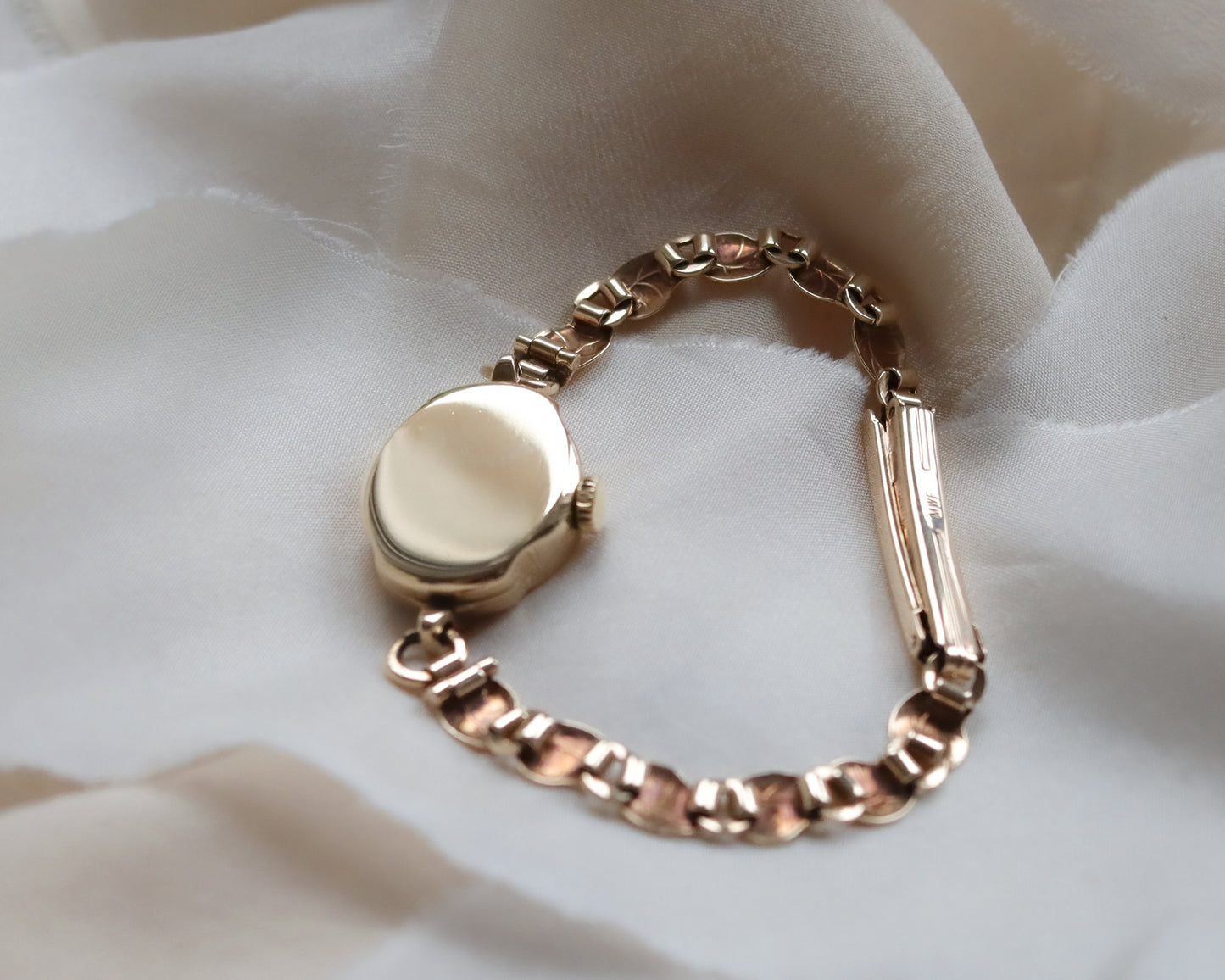 9ct Gold Rolex Precision Ladies leaf Bracelet Watch – 1942