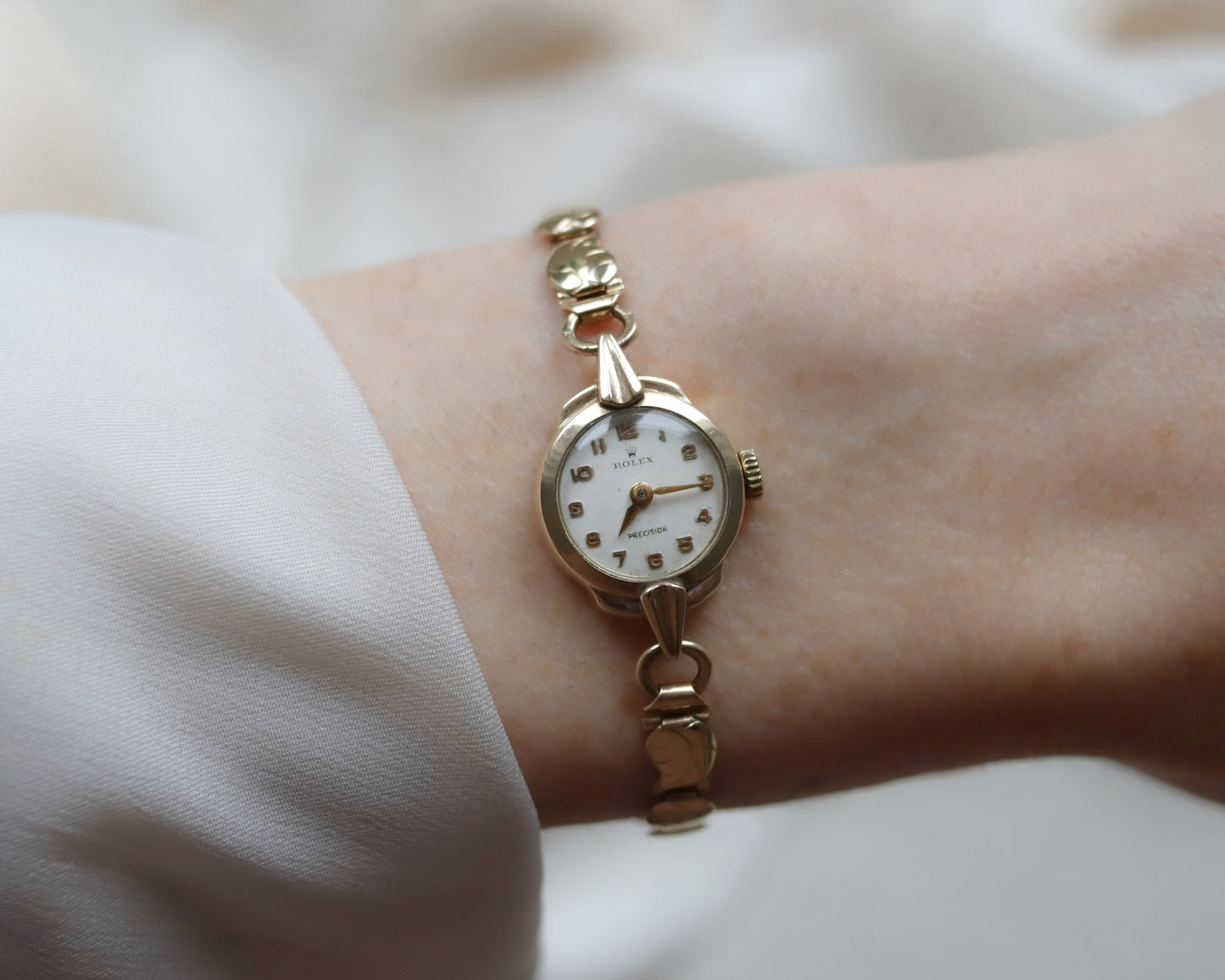 9ct Gold Rolex Precision Ladies leaf Bracelet Watch – 1942