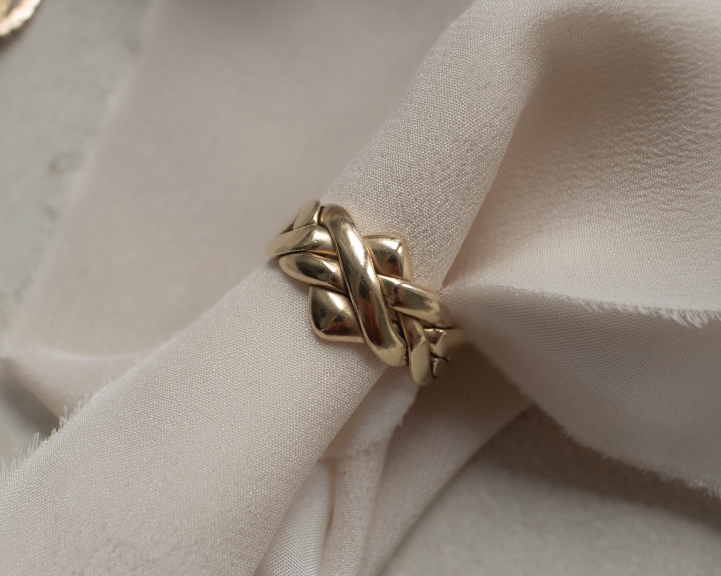 Vintage solid 9ct Gold Fused Puzzle Ring - UK R