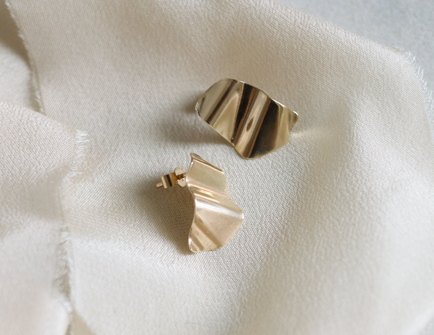 9ct gold ripple stud earrings