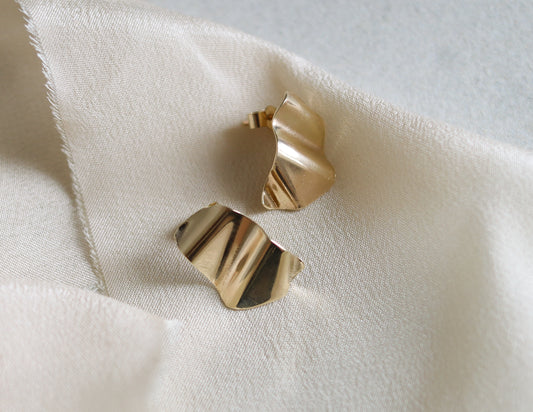 9ct gold ripple stud earrings