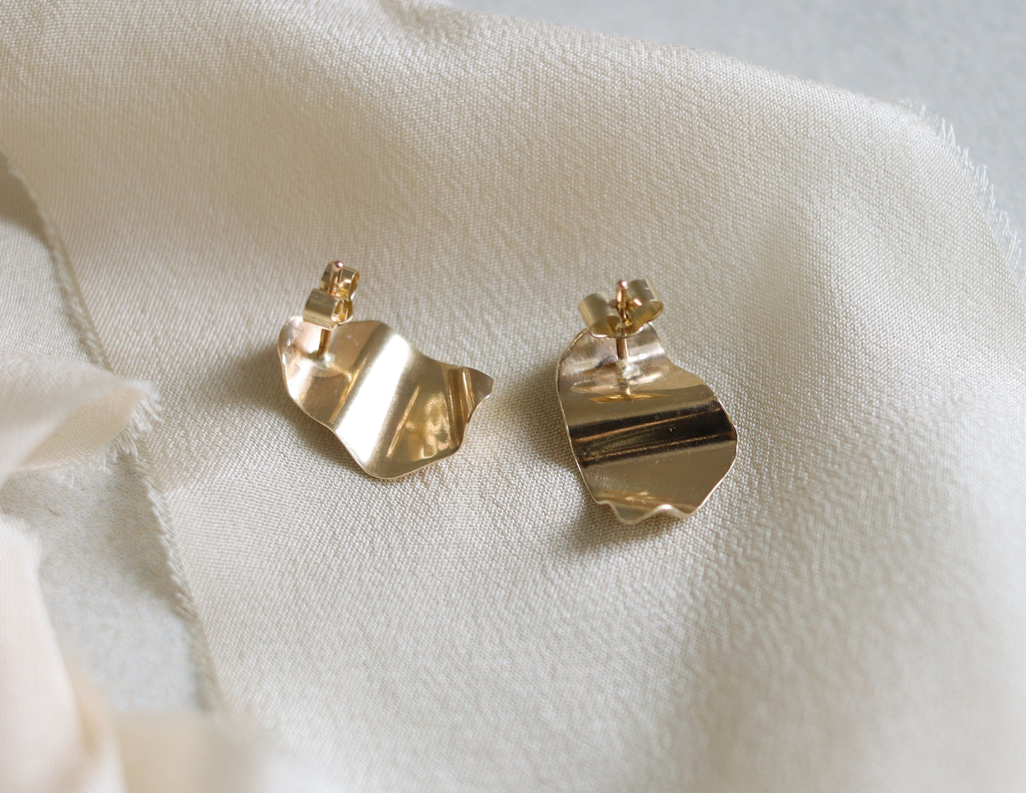 9ct gold ripple stud earrings