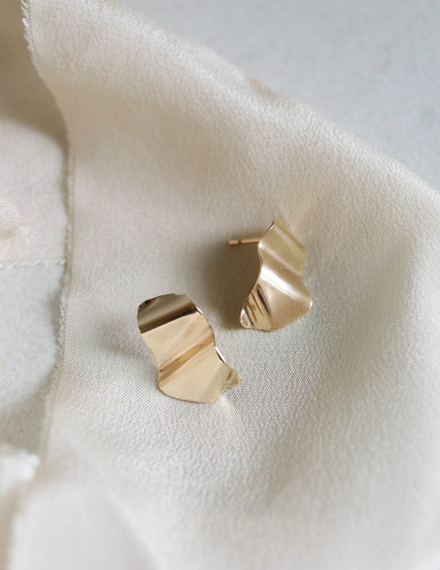 9ct gold ripple stud earrings