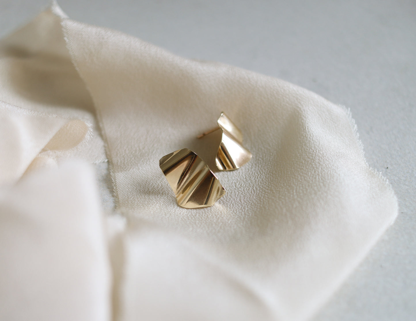 9ct gold ripple stud earrings