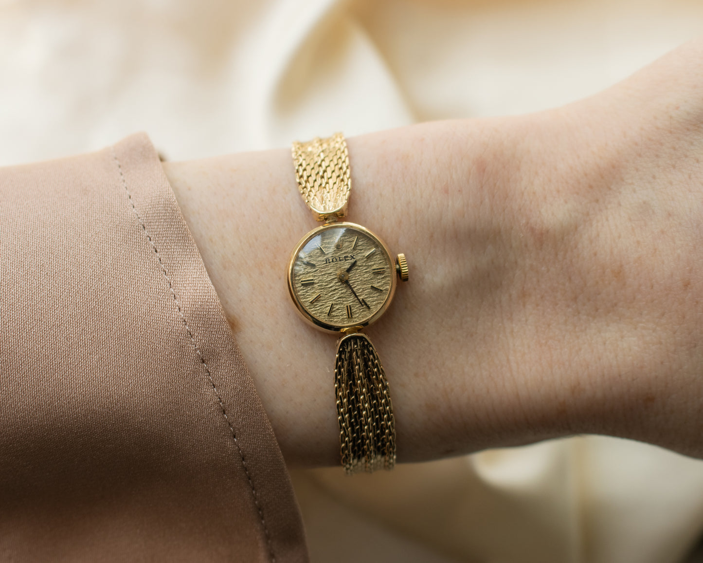 Rolex manual 1400 watch in 9ct gold - 1965