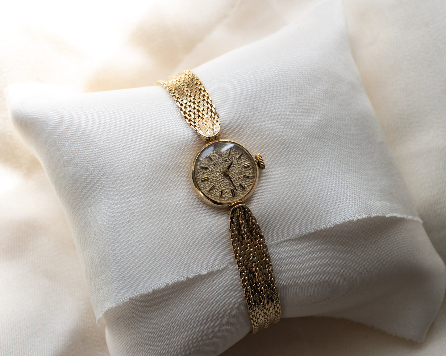 Rolex manual 1400 watch in 9ct gold - 1965