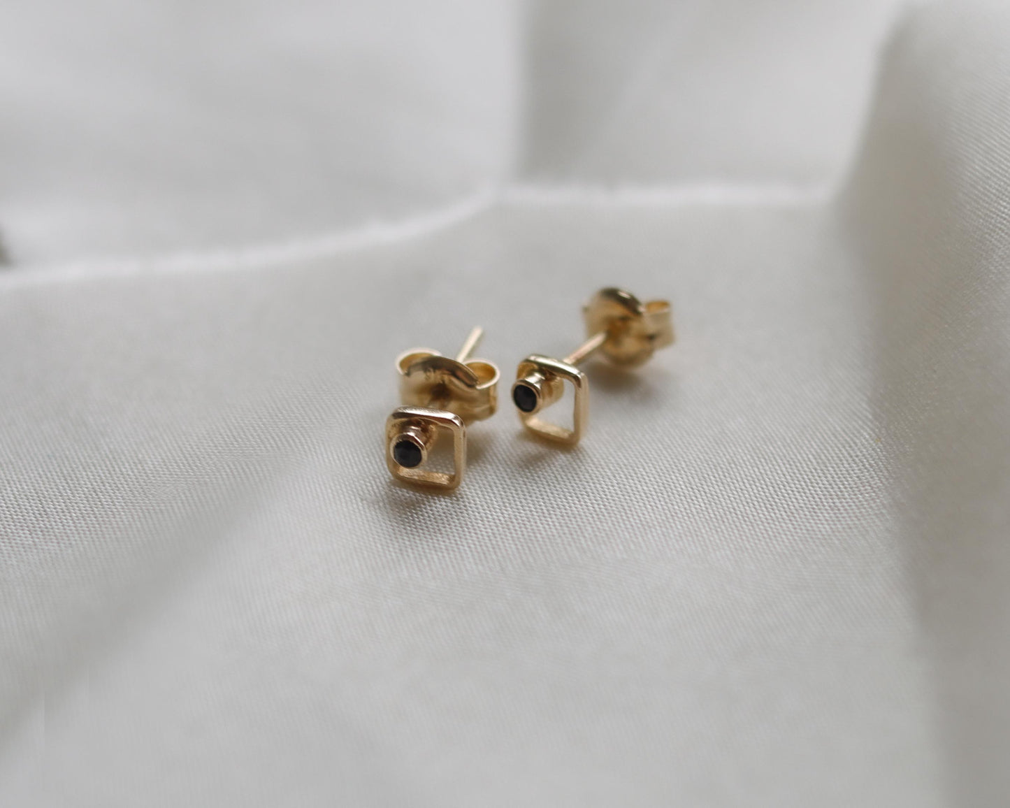 9ct gold sapphire stud earrings