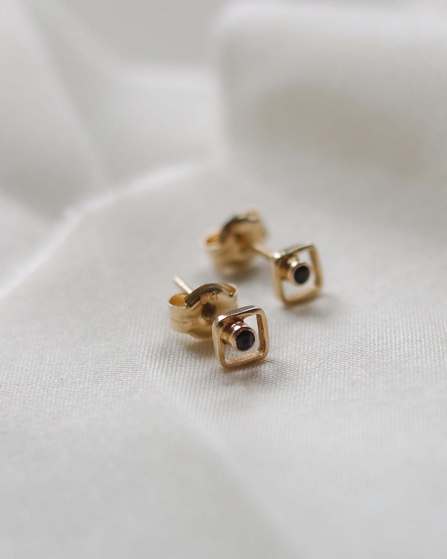 9ct gold sapphire stud earrings