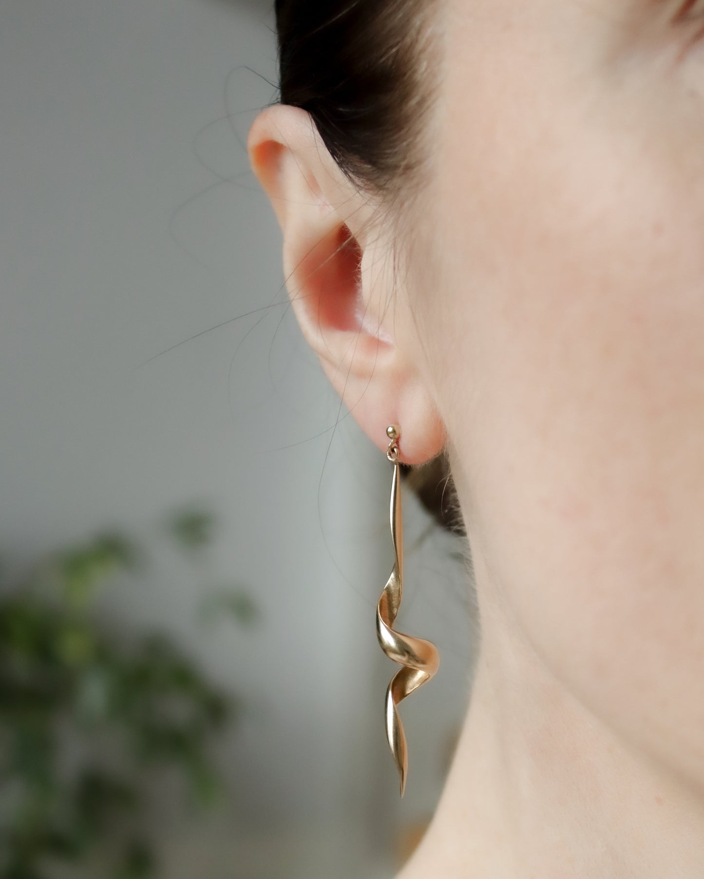 Vintage 9ct Yellow Gold Spiral Drop Earrings – 1994