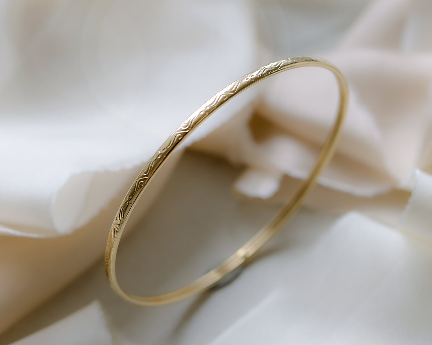 9ct gold scroll swirl pattern bangle