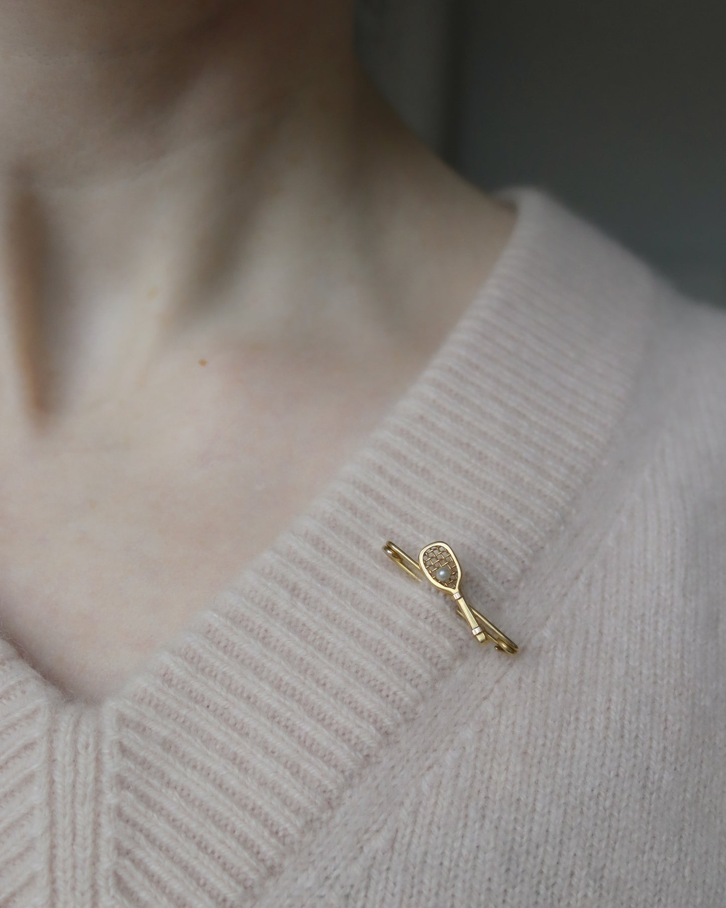 Antique 9ct Gold Tennis Racket Brooch with Natural Pearl