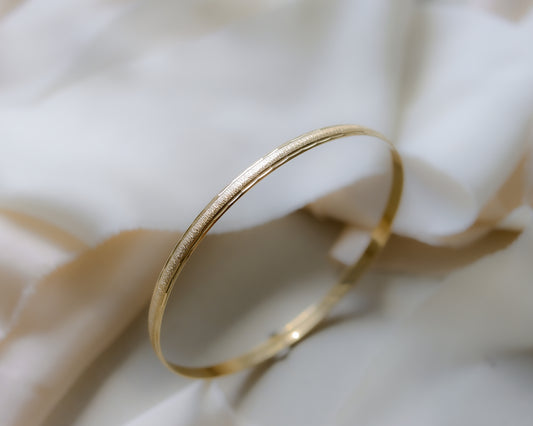 9ct textured crimped edged bangle