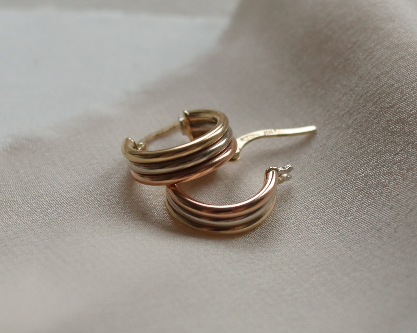 Vintage 9ct tr-colour huggie hoop earrings