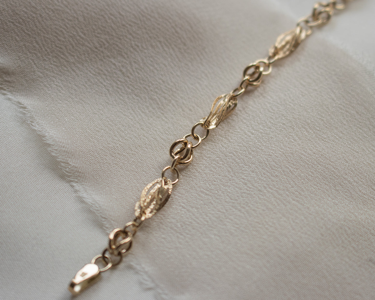 Vintage 9ct Yellow Gold Twist Bar & Fancy Link Bracelet