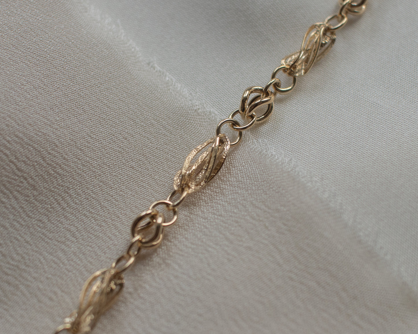 Vintage 9ct Yellow Gold Twist Bar & Fancy Link Bracelet
