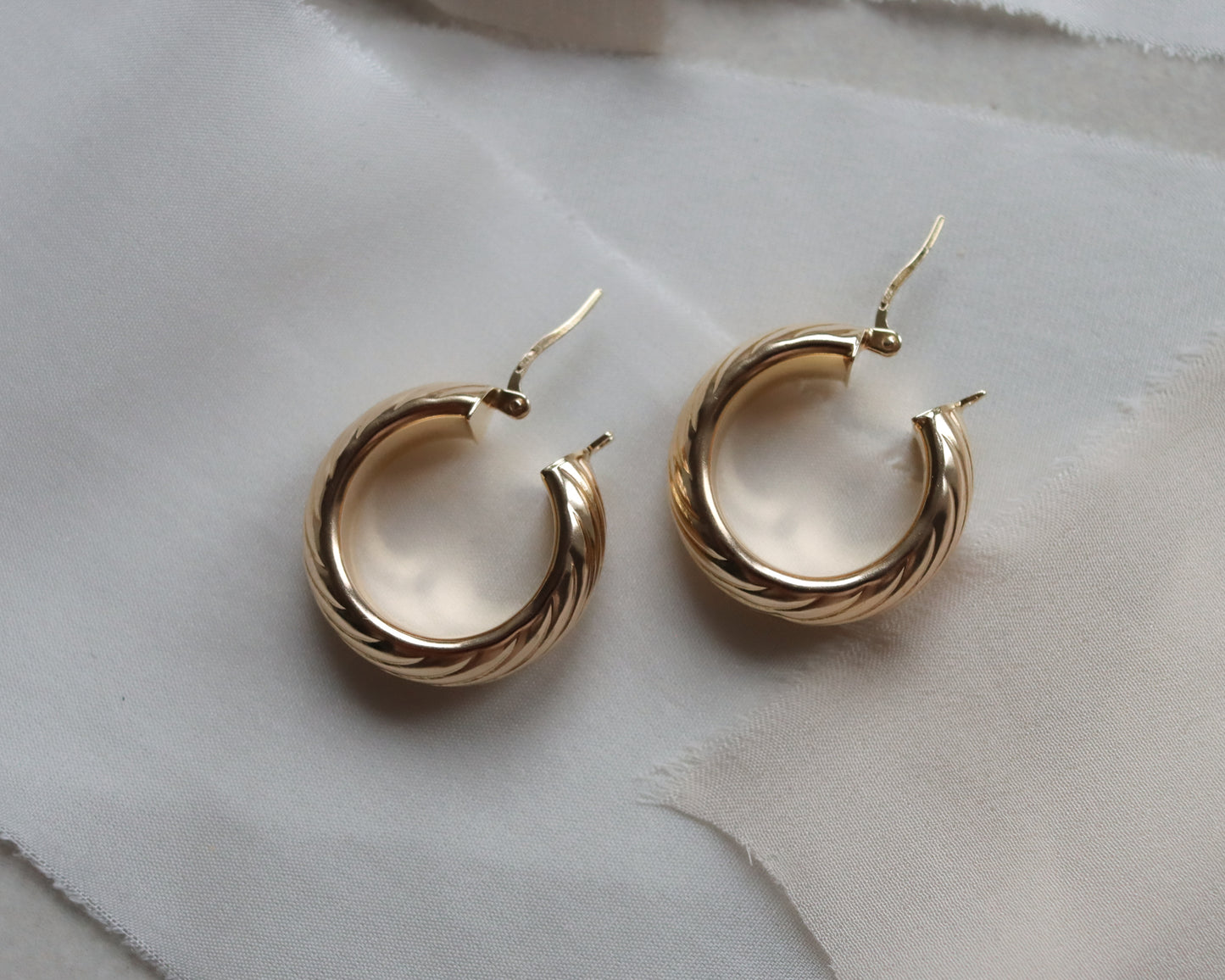 Vintage 9ct Gold Chunky Ribbed Hoop Earrings