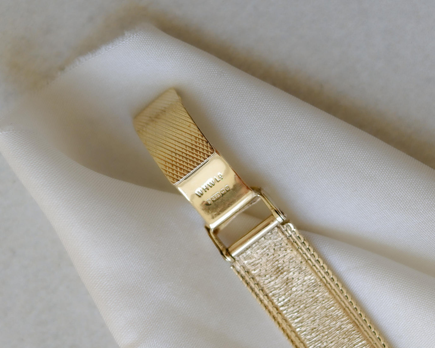 Rare decorative bracelet 1969 Omega ladies watch in 9ct yellow gold