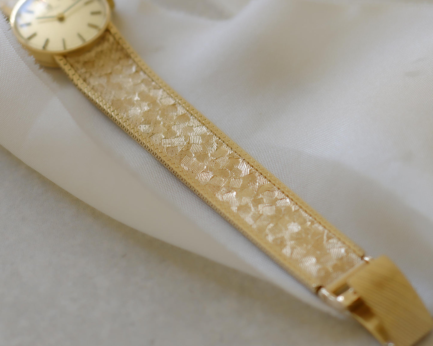 Rare decorative bracelet 1969 Omega ladies watch in 9ct yellow gold