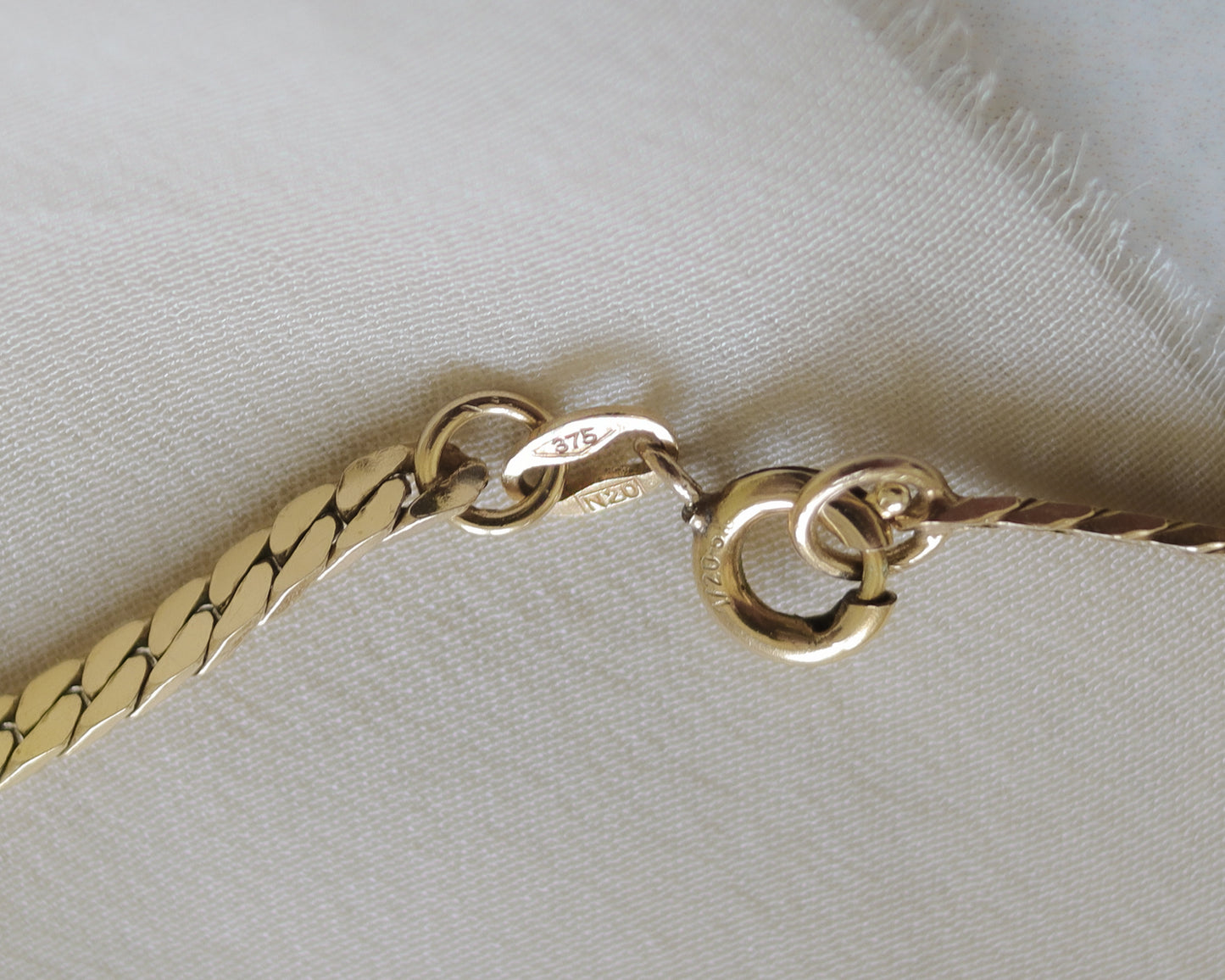 Flat 9ct flat cuban link bracelet