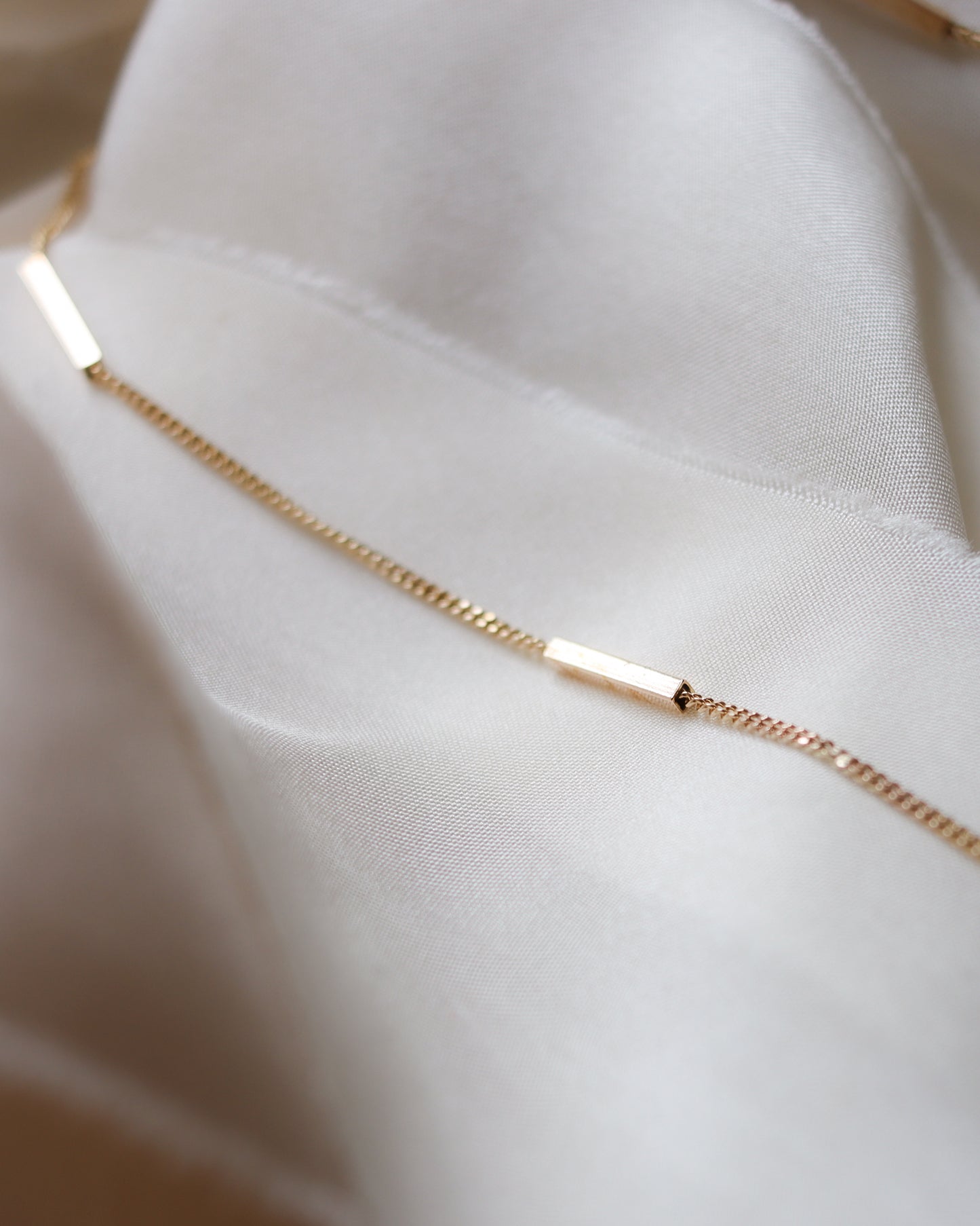 9ct gold baton and chain link necklace