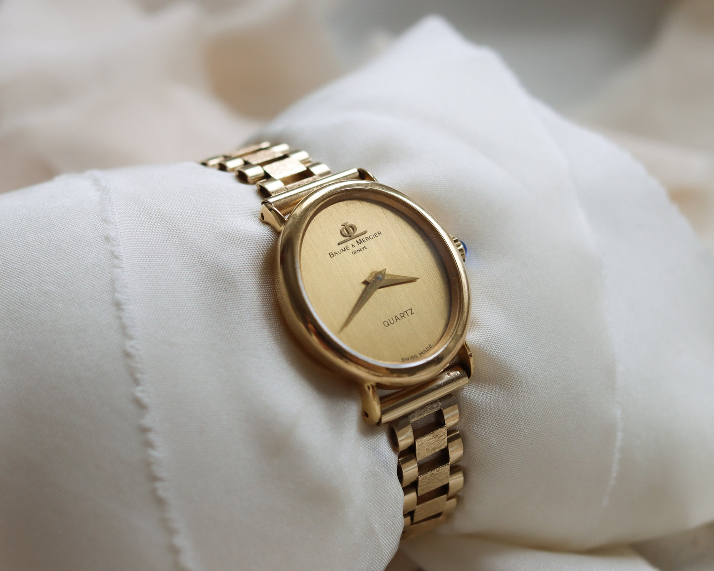 18ct gold 1980's Baume & Mercier oval quartz watch