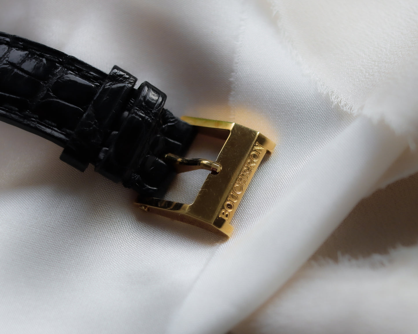 Boucheron Carrée Wristwatch – 18ct Gold with Clous de Paris