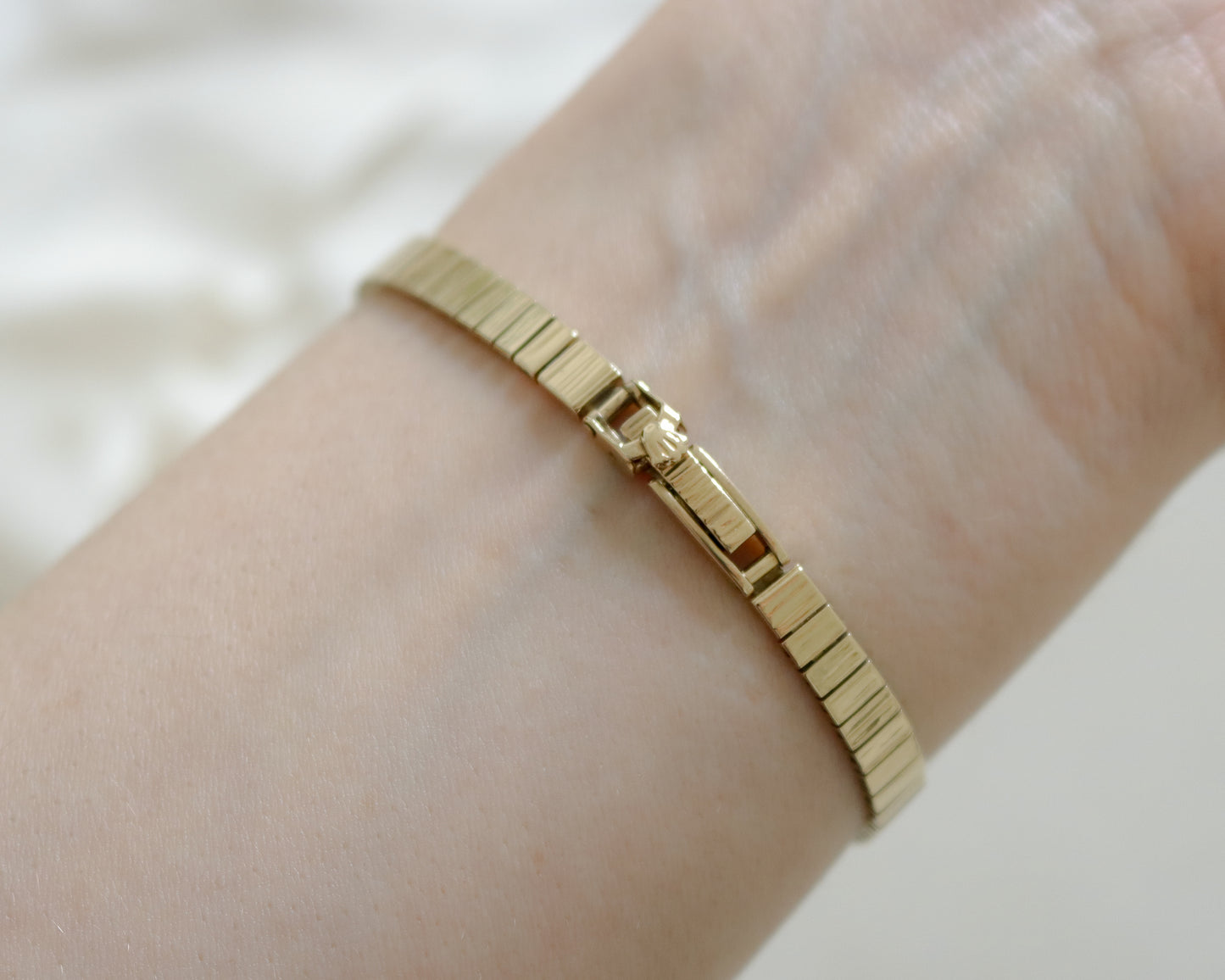 Rolex ladies solid gold wrist watch