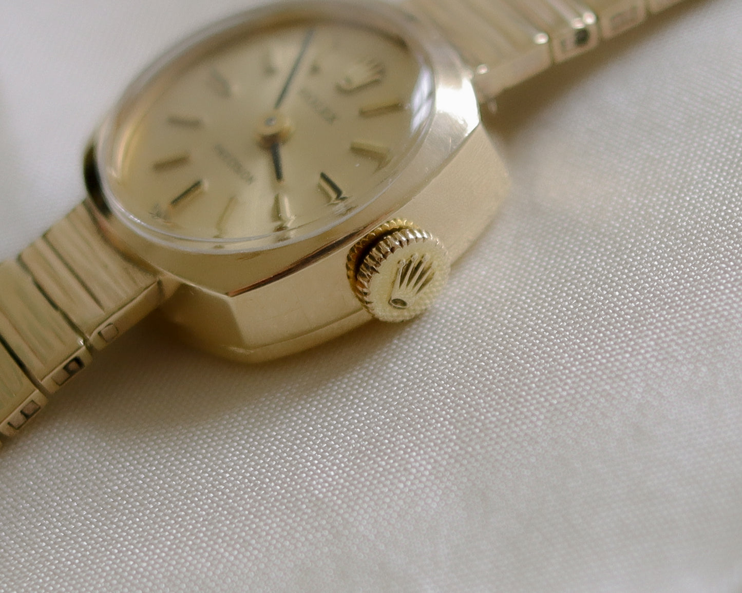 Rolex ladies solid gold wrist watch