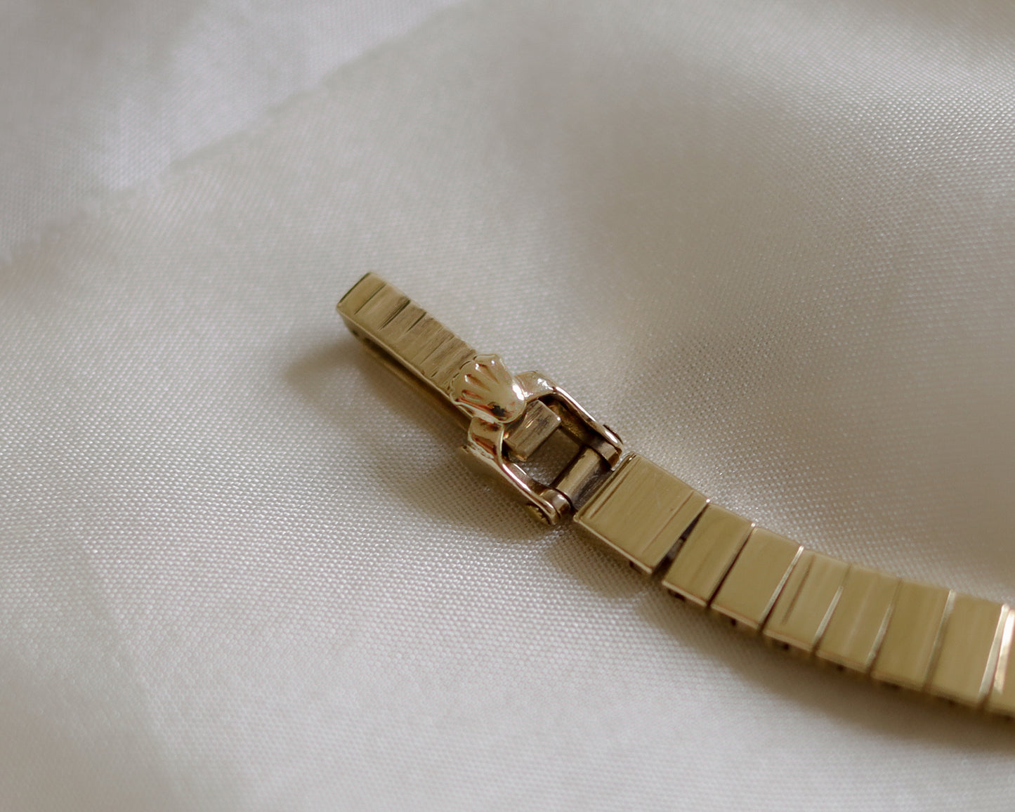 Rolex ladies solid gold wrist watch