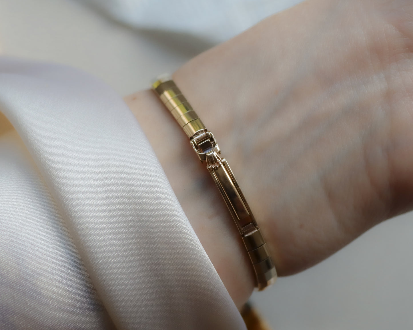 Ladies Rolex Precision Wristwatch in 9ct gold with silver dial - 1961