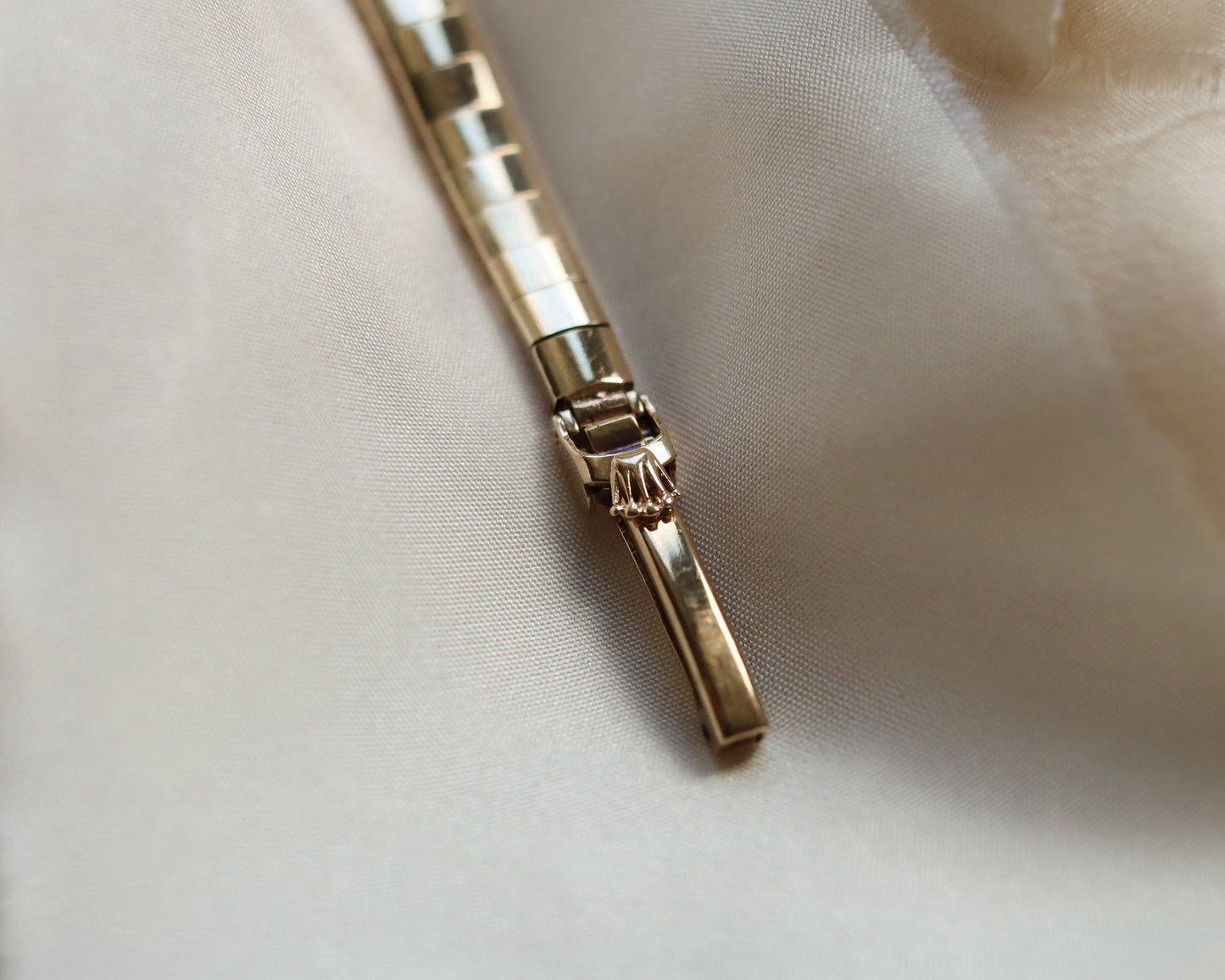 Ladies Rolex Precision Wristwatch in 9ct gold with silver dial - 1961