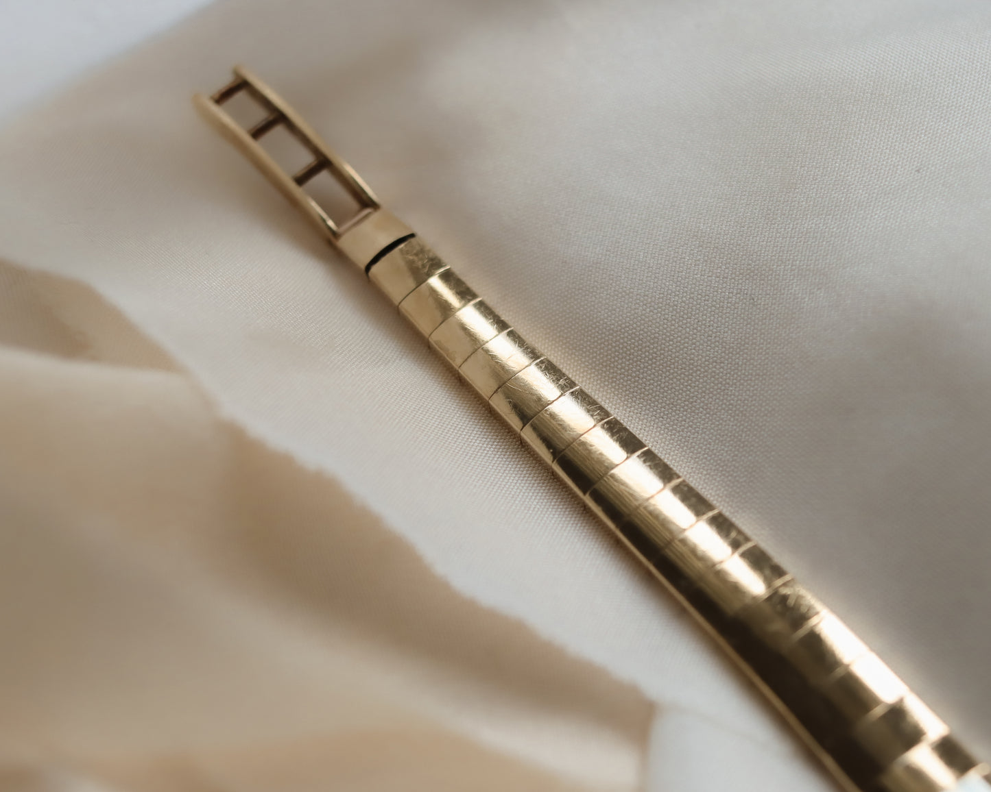 Ladies Rolex Precision Wristwatch in 9ct gold with silver dial - 1961