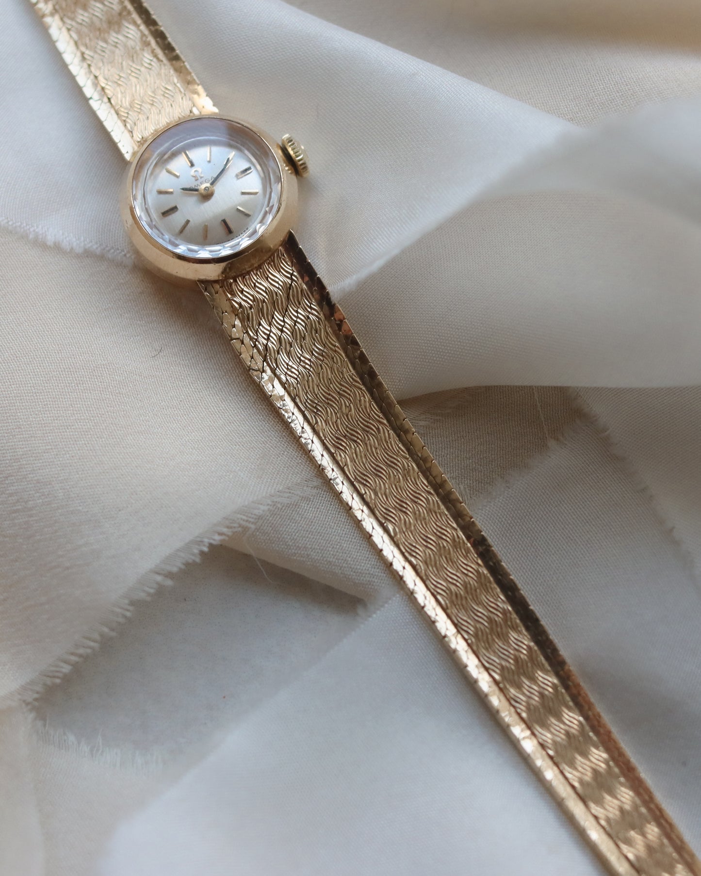 Vintage 9ct Gold Omega Ladies Wristwatch – 1966